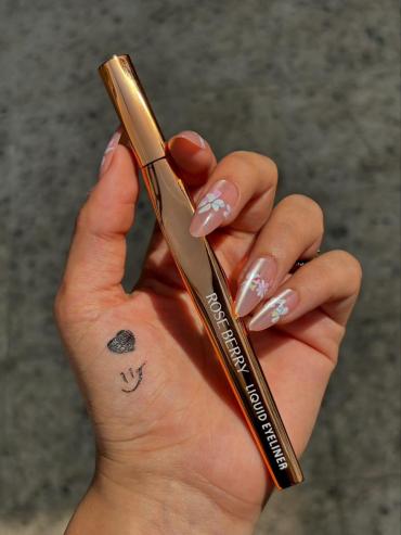 Rose Berry Marker eyeliner