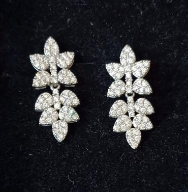 Silver earrings with silver diamond