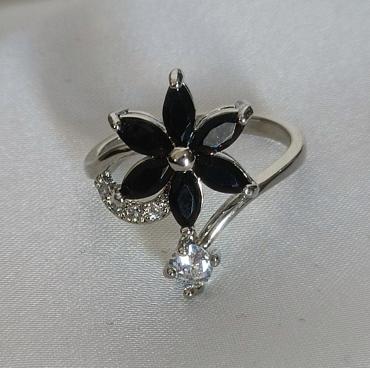 Silver star ring with black stones